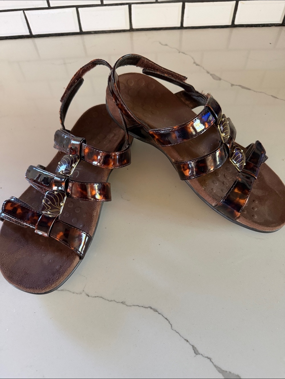 Vionic Amber Adjustable Tortoiseshell Brown Strappy Comfort Sandals, EXC COND